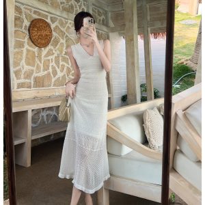 2026 Summer French Sleeveless V-Neck Knit Bodycon Midi Dress for Women